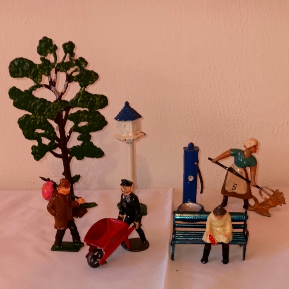 Vintage metal minature railroad people scenery